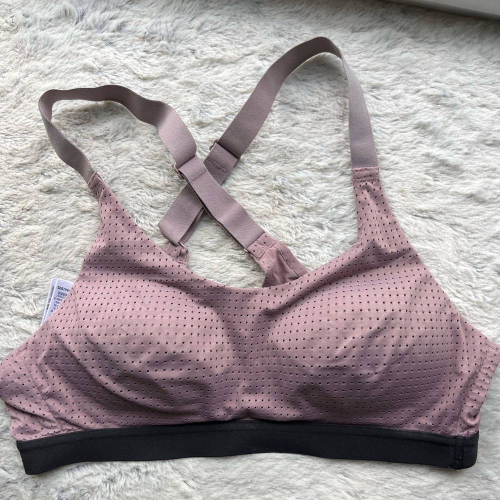 Victoria’s Secret lightly lined sports bra